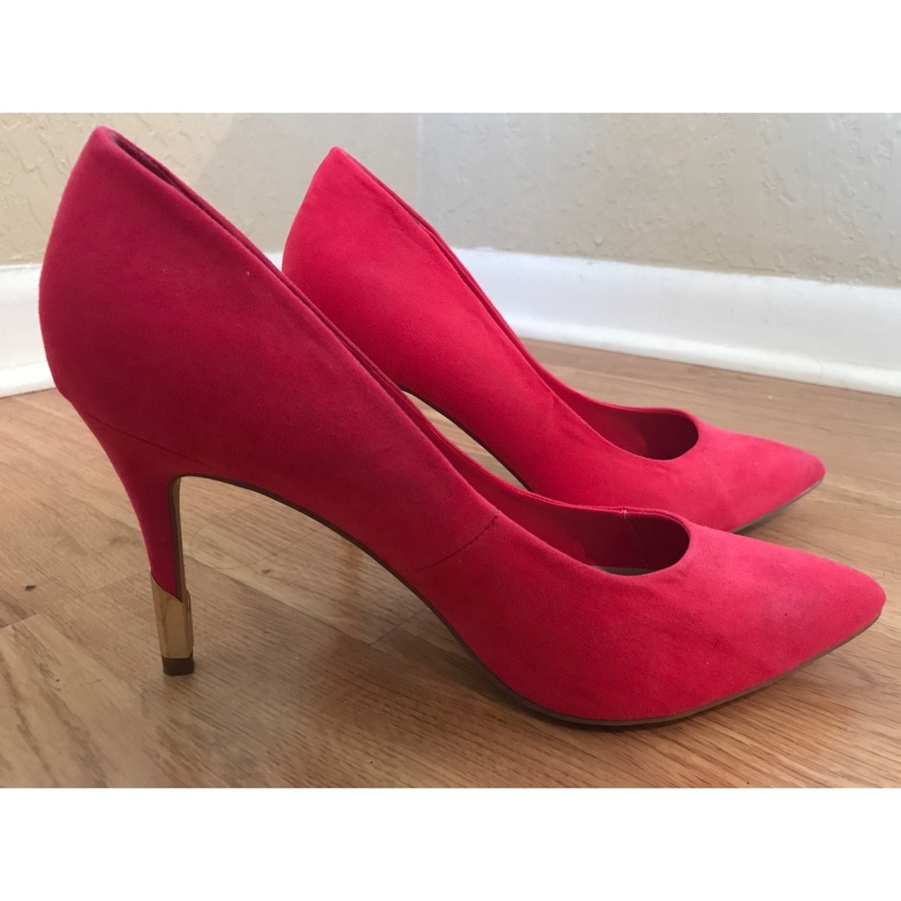 NEVER WORN pink heels